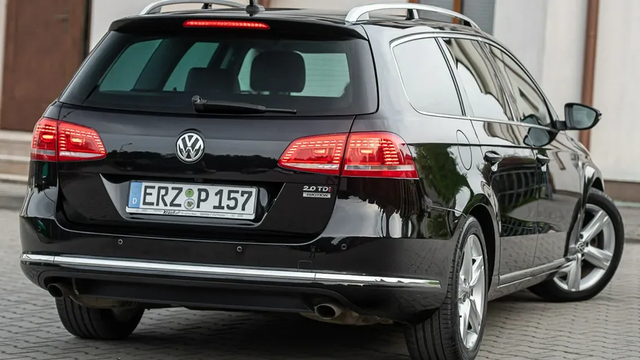 VOLKSWAGEN Passat -