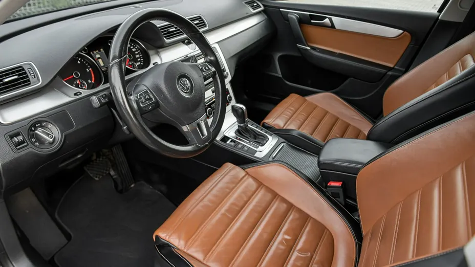 VOLKSWAGEN Passat -