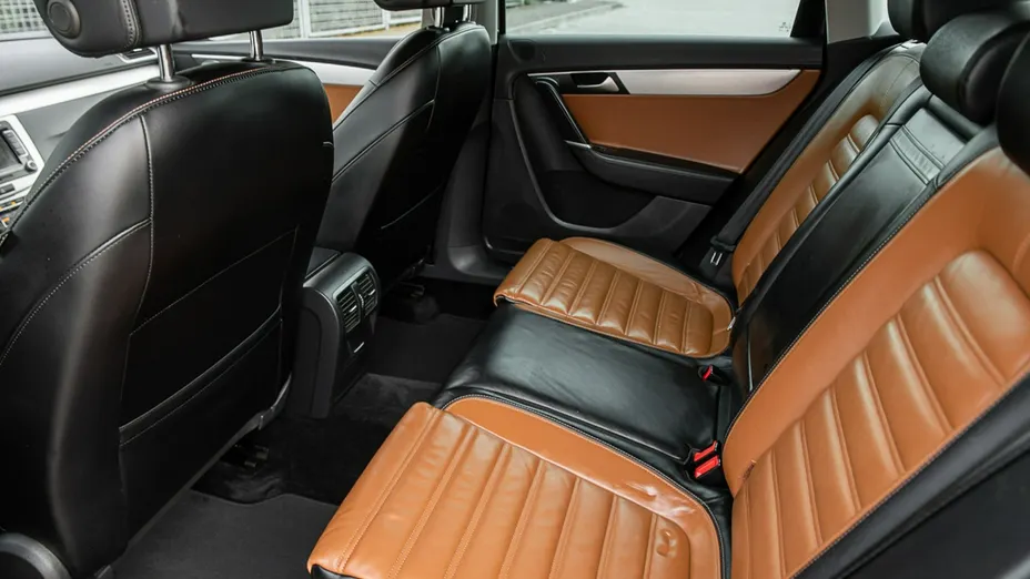 VOLKSWAGEN Passat -