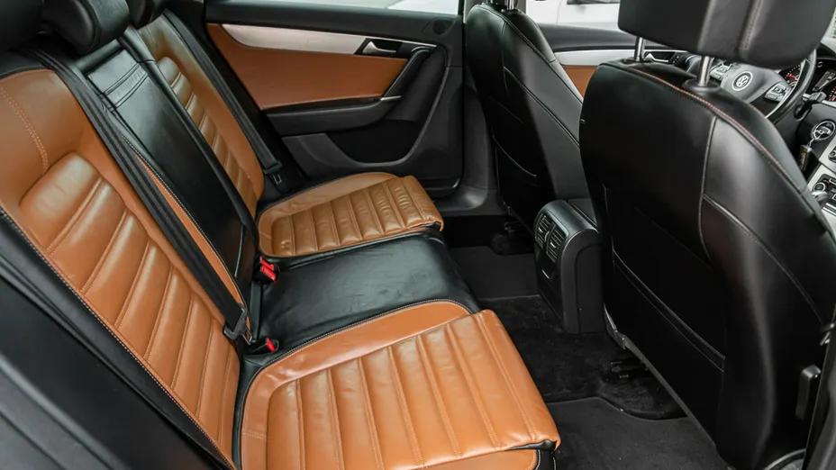 VOLKSWAGEN Passat -