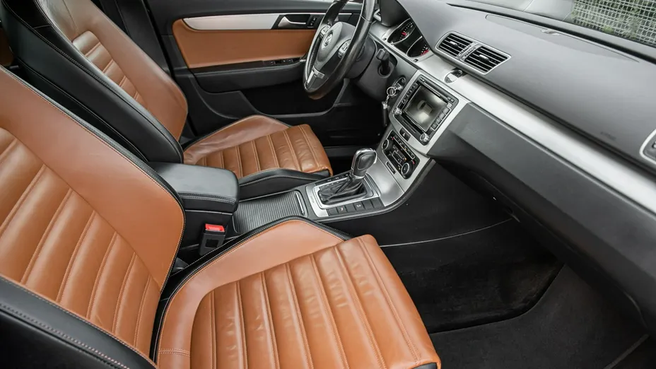 VOLKSWAGEN Passat -