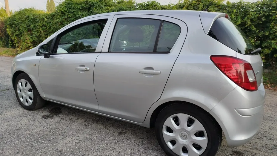 OPEL Corsa -