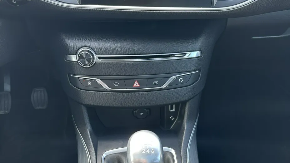 PEUGEOT 308 -