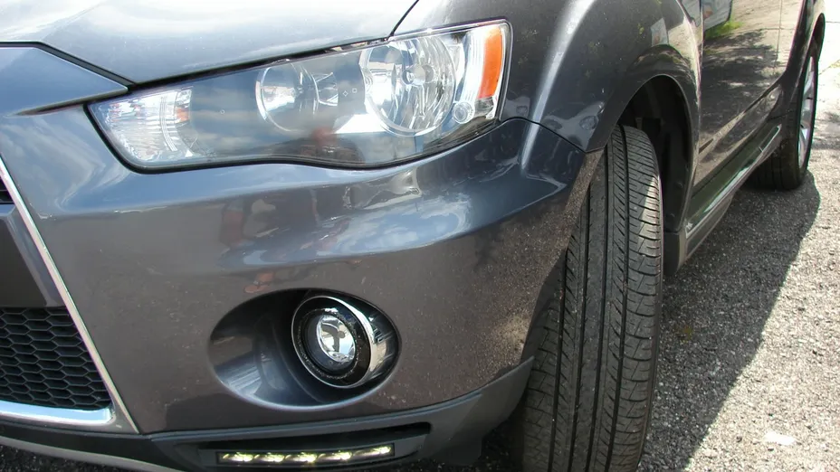 MITSUBISHI Outlander -