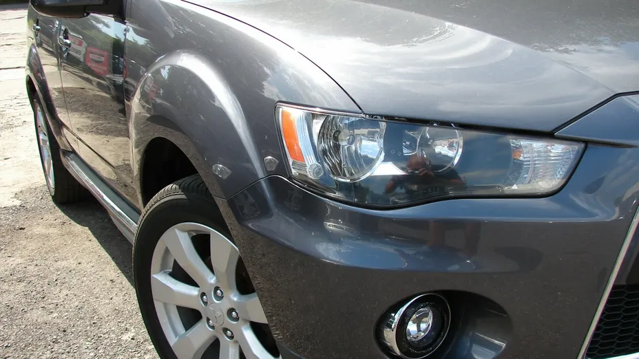 MITSUBISHI Outlander -