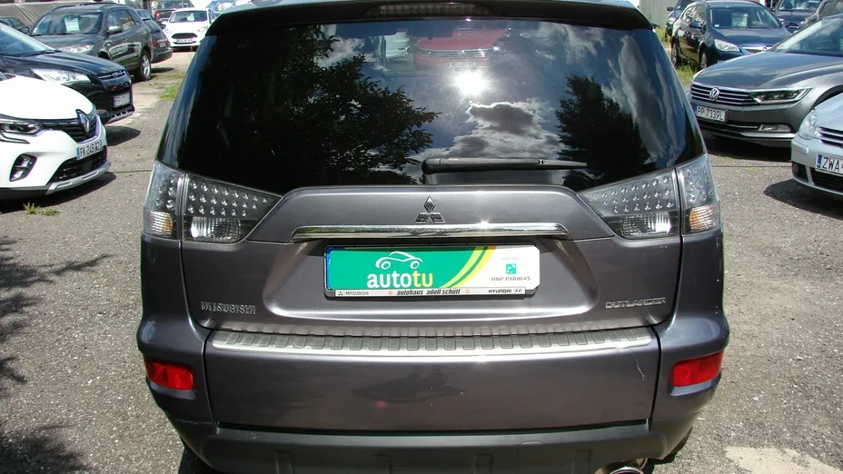 MITSUBISHI Outlander -