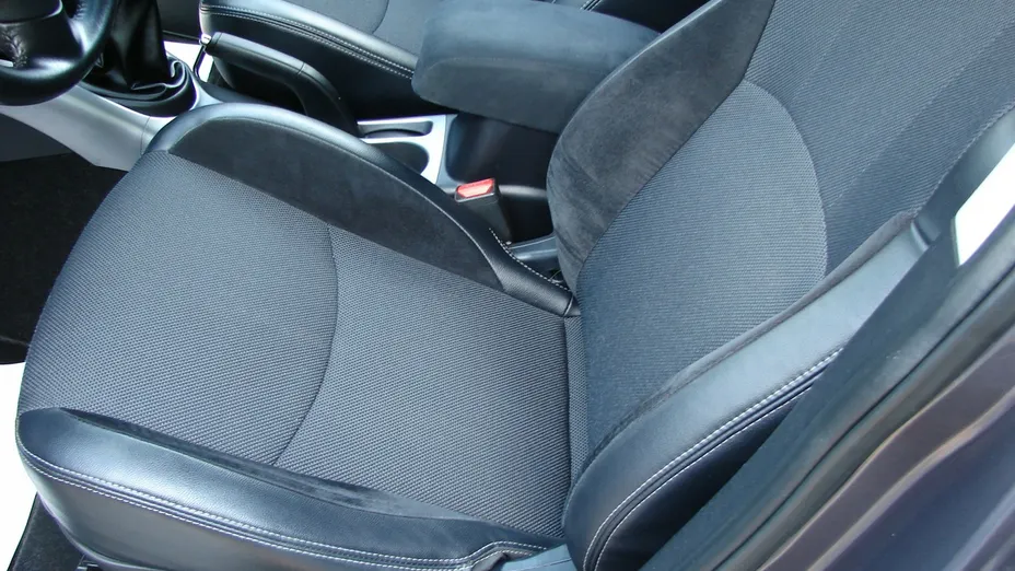 MITSUBISHI Outlander -