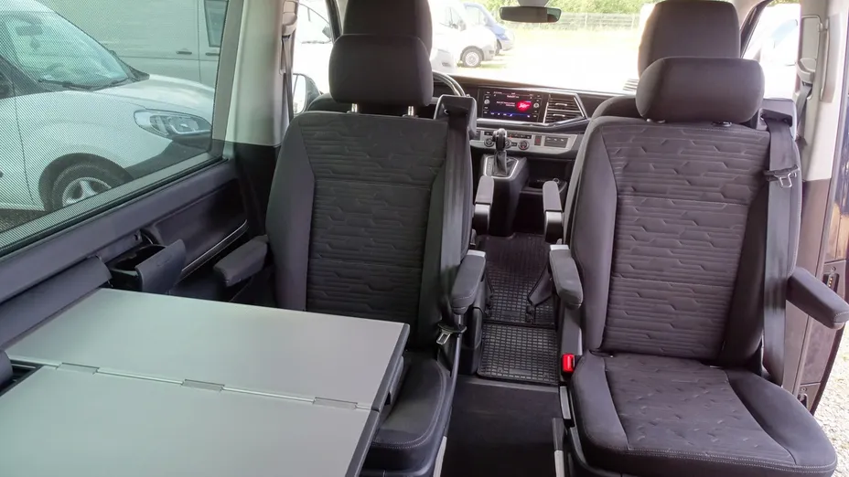 VOLKSWAGEN Multivan -