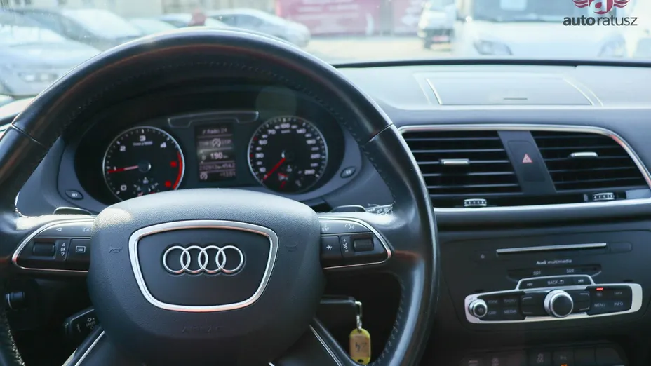 AUDI Q3 -