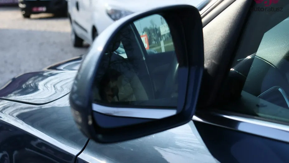 AUDI Q3 -