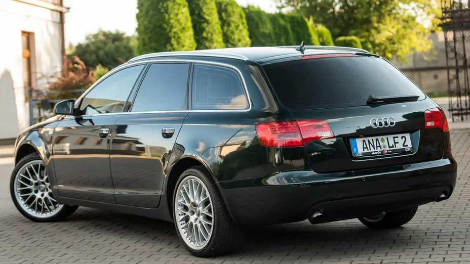AUDI A6 -