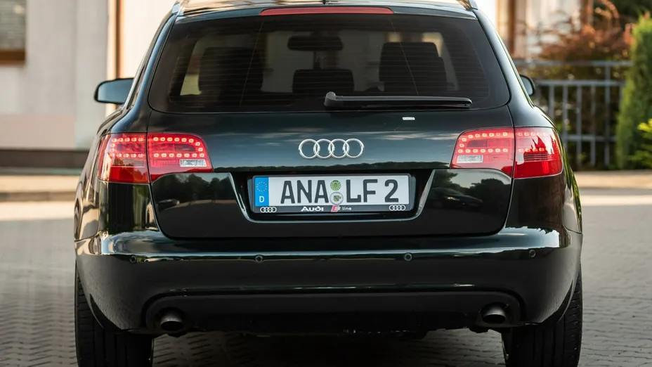 AUDI A6 -