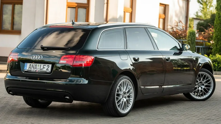 AUDI A6 -