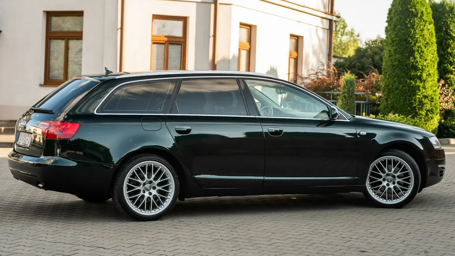 AUDI A6 -