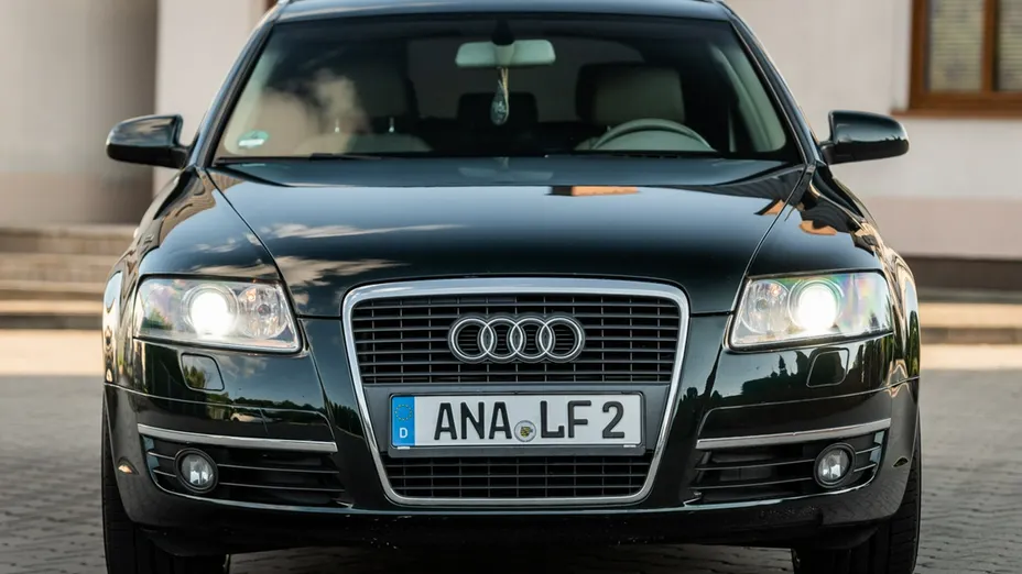 AUDI A6 -