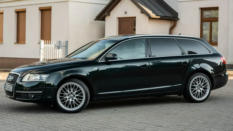 AUDI A6 -