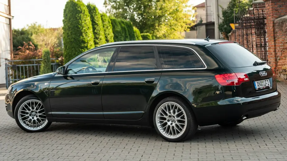 AUDI A6 -