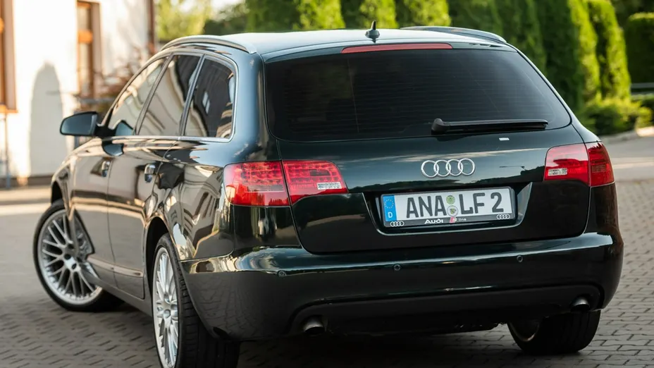 AUDI A6 -