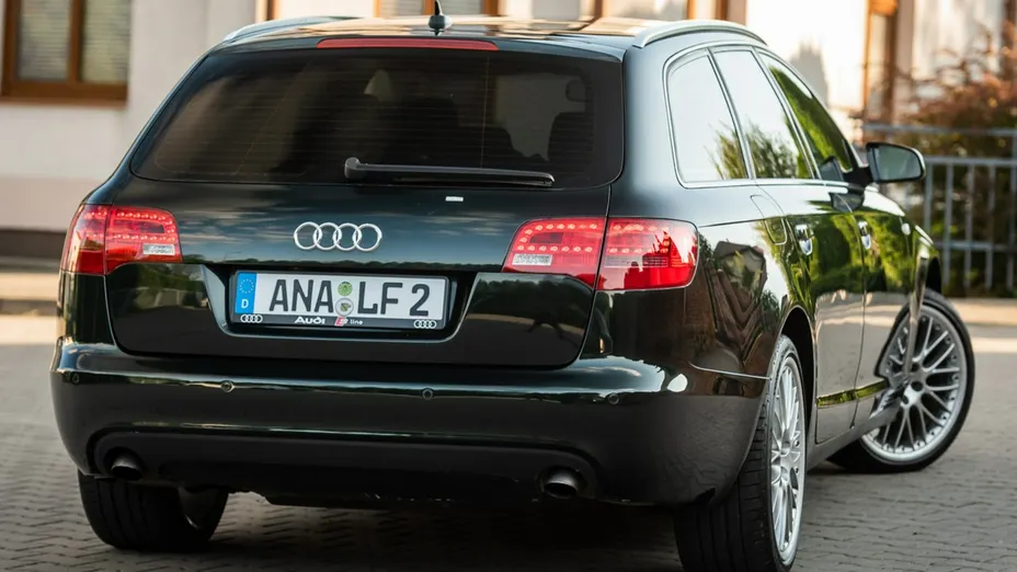 AUDI A6 -