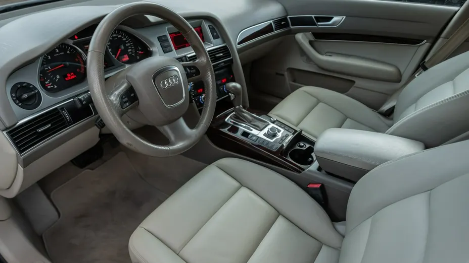 AUDI A6 -