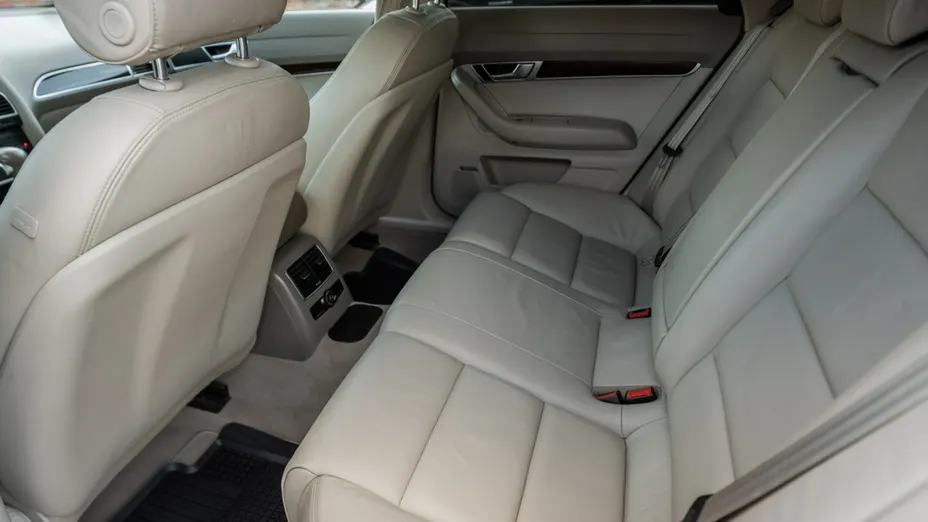 AUDI A6 -