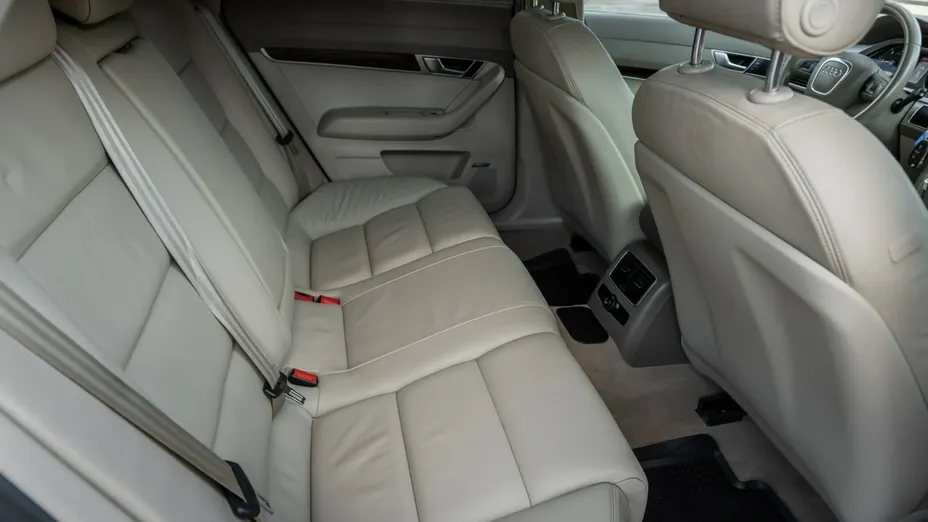 AUDI A6 -