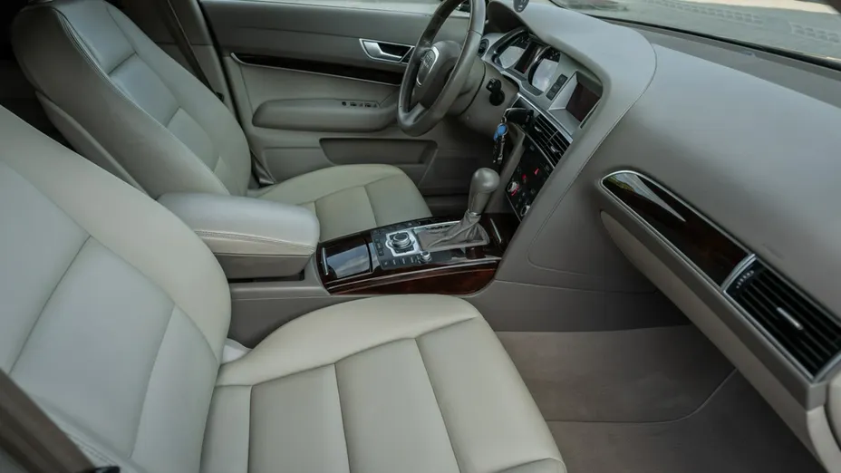 AUDI A6 -