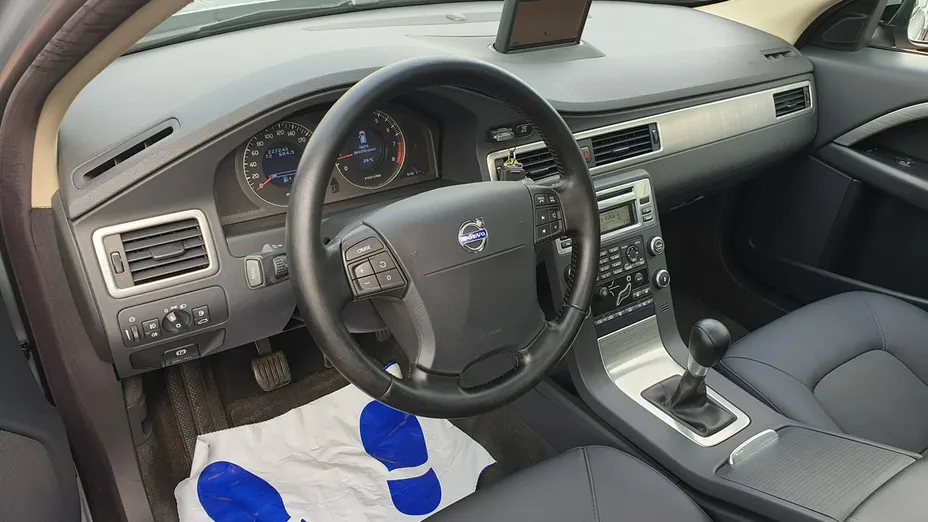 VOLVO V70 -