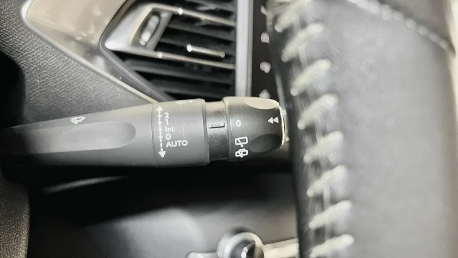 PEUGEOT 308 -