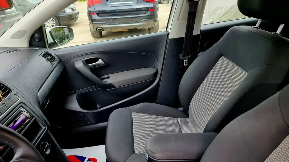 VOLKSWAGEN Polo -