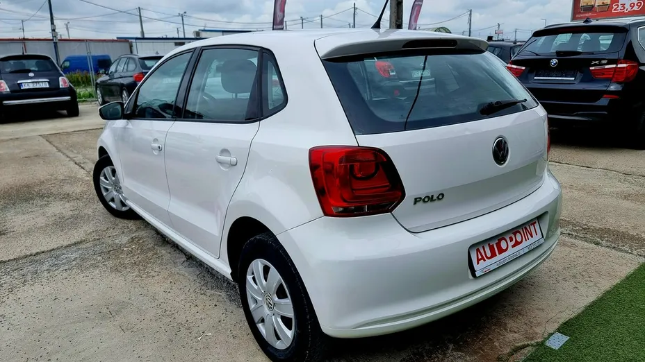 VOLKSWAGEN Polo -
