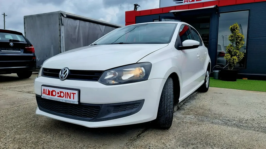 VOLKSWAGEN Polo -