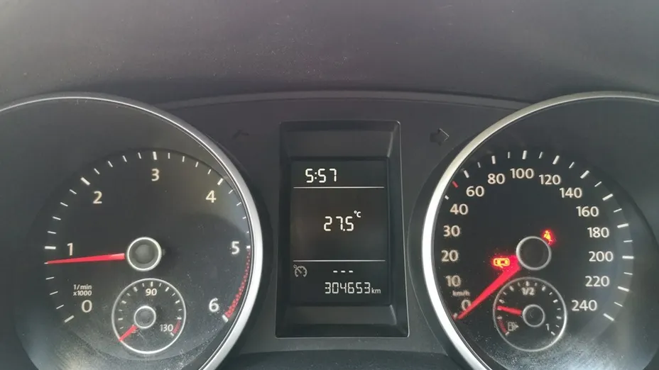 VOLKSWAGEN Golf -