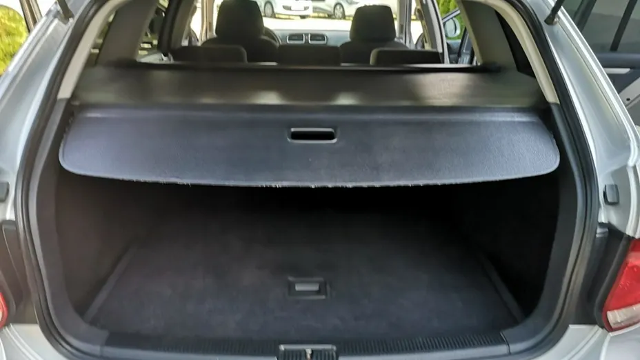 VOLKSWAGEN Golf -