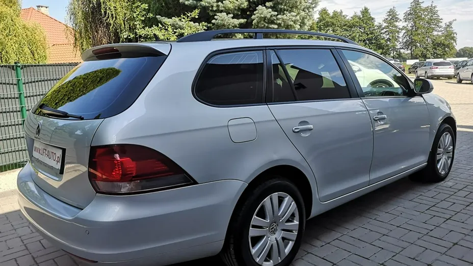 VOLKSWAGEN Golf -