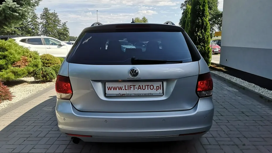 VOLKSWAGEN Golf -