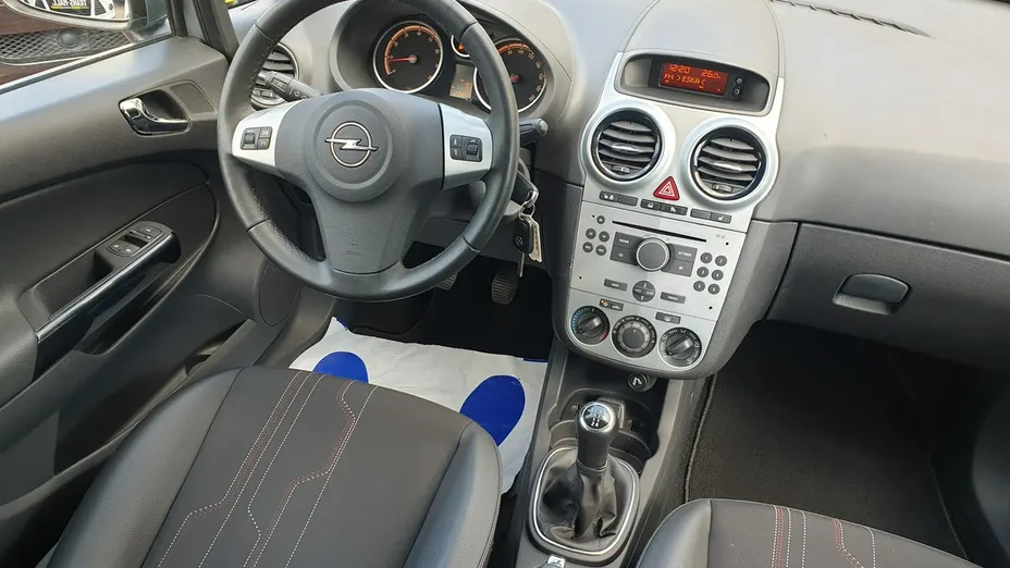 OPEL Corsa -