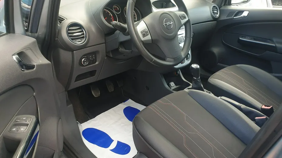 OPEL Corsa -