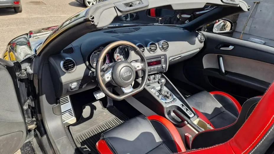 AUDI TT -