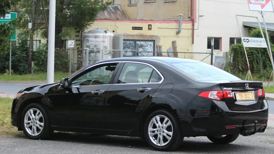HONDA Accord -