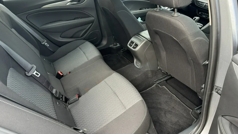 OPEL Insignia -