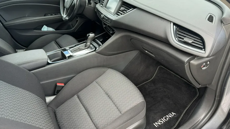 OPEL Insignia -