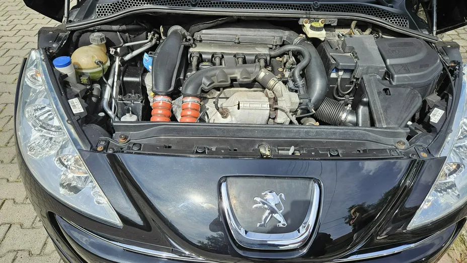 PEUGEOT RCZ -