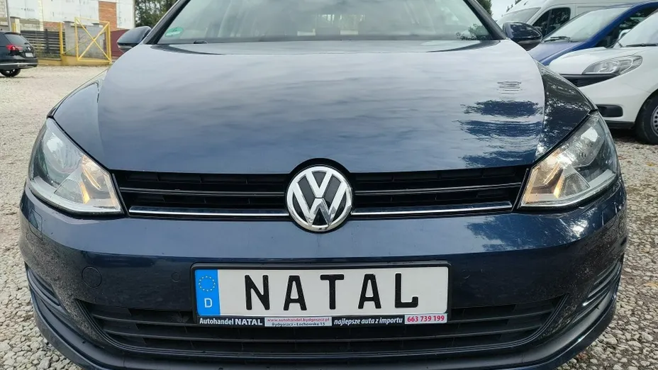 VOLKSWAGEN Golf -
