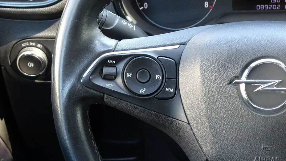 OPEL Crossland X -
