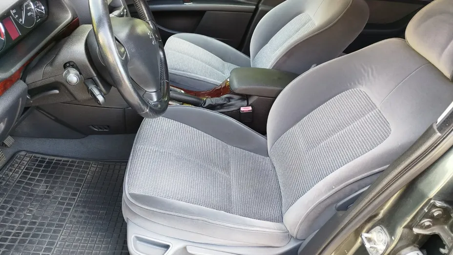 PEUGEOT 407 -