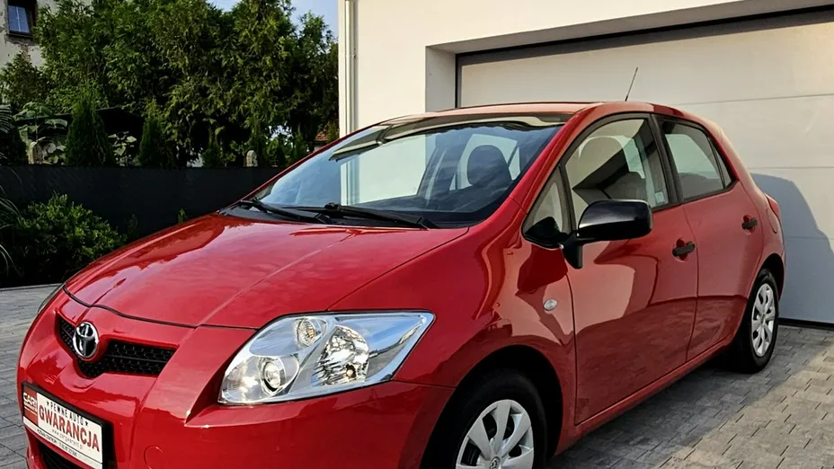 TOYOTA Auris -
