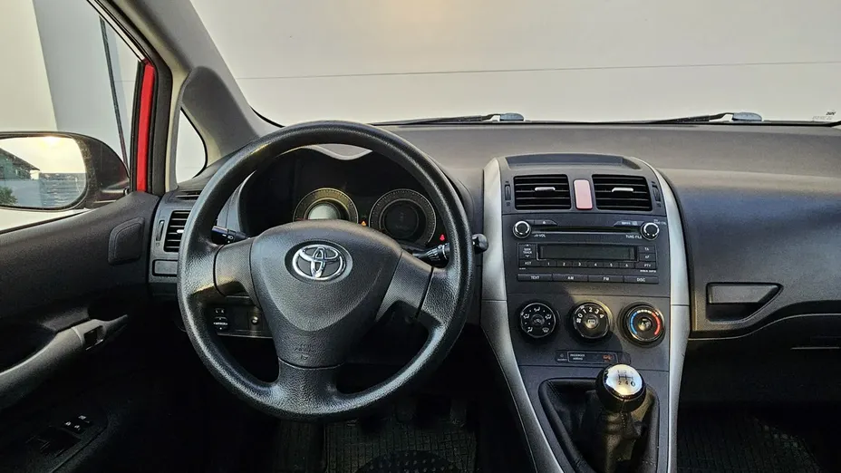 TOYOTA Auris -
