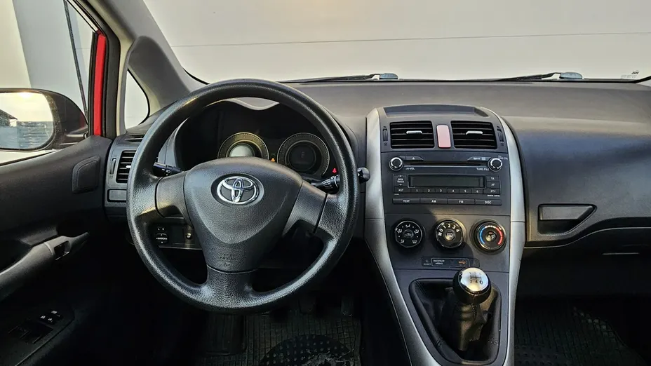 TOYOTA Auris -