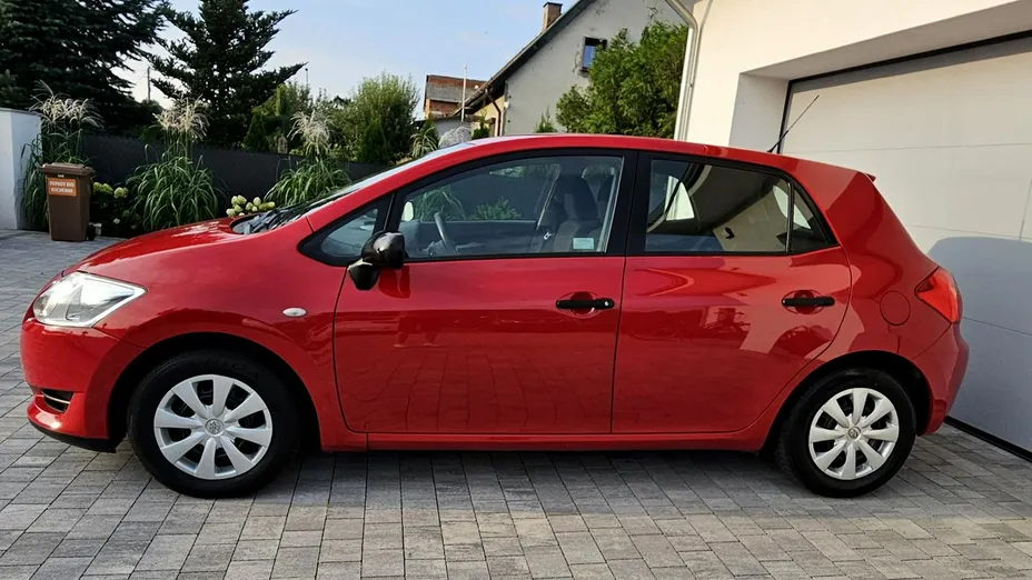 TOYOTA Auris -
